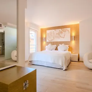 Traverse Des Artistes Hotel